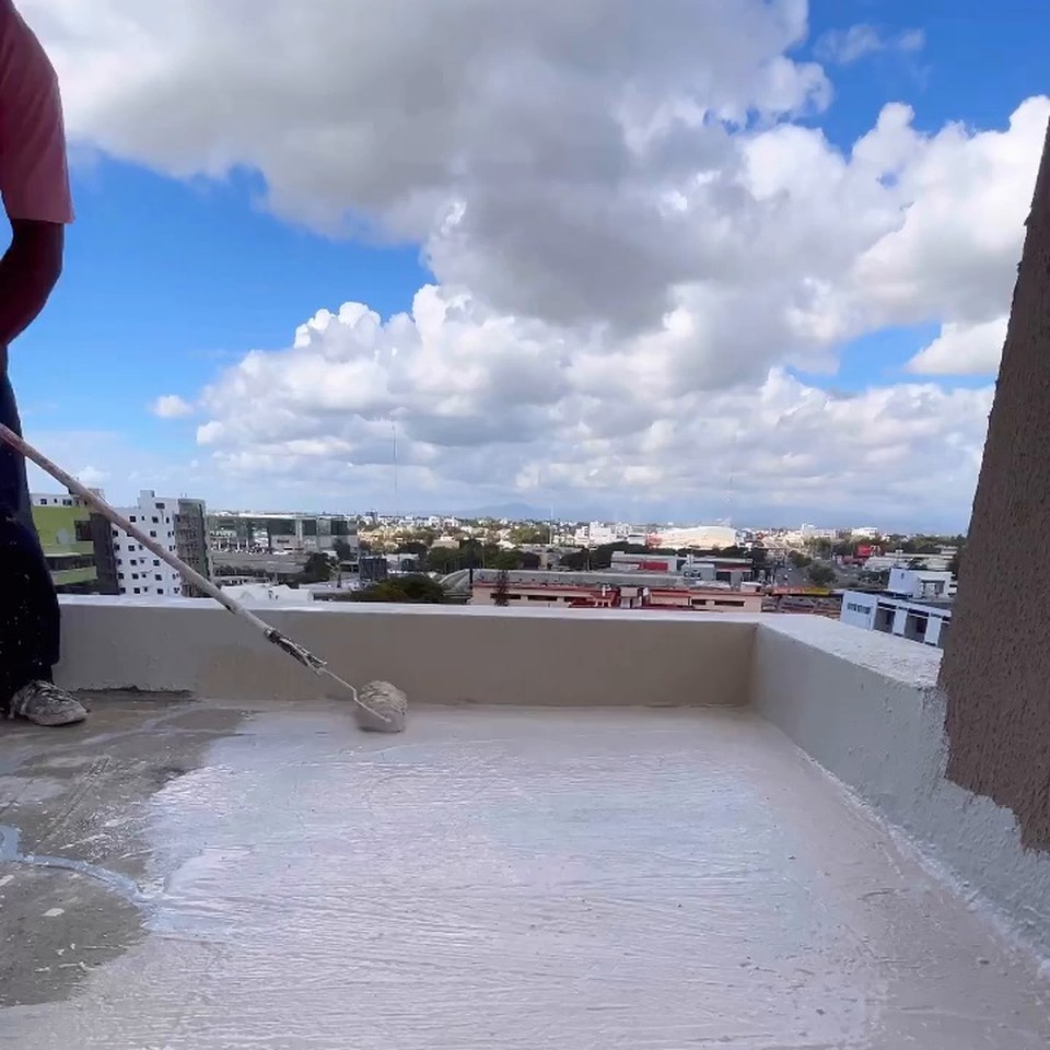 Capa uniforme de silicón aplicada en techo